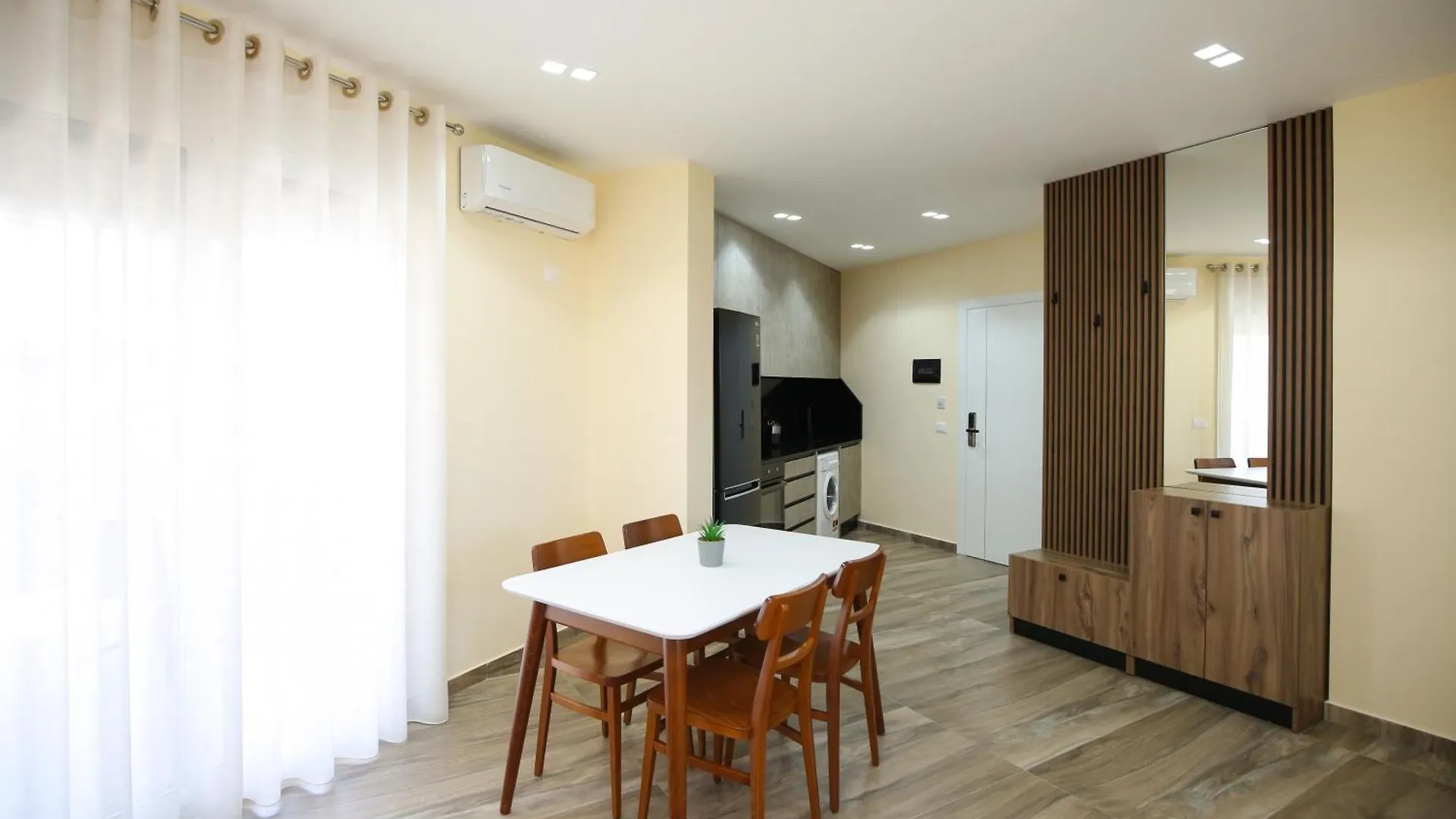 Queen Apartmets Vlorë 0*,  Albânia