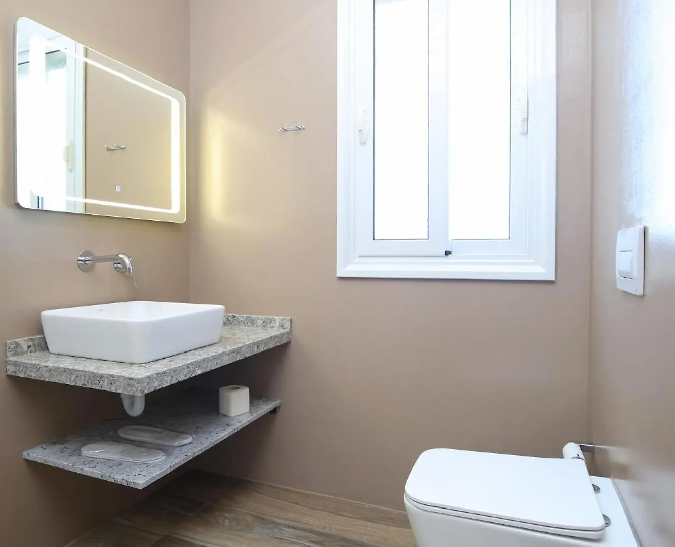 Queen Apartmets Vlorë 0*,
